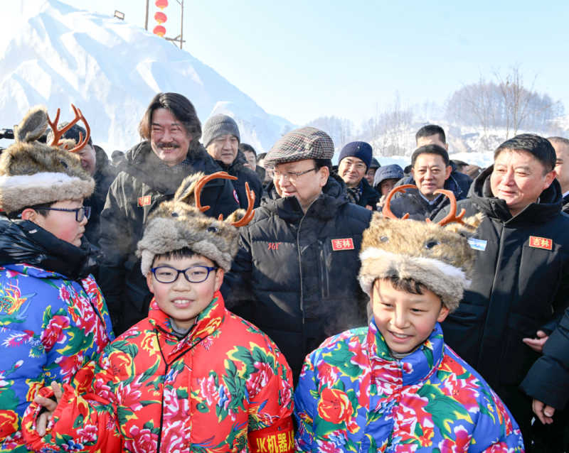 196体育：首届中国•吉林松花江滑冰马拉松挑战赛暨2024年全国全民健身大拜年主会场活动在白山开幕(图5)